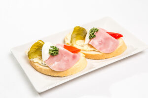 CHLEBÍČEK SE ŠUNKOU