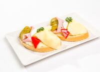 CHLEBÍČEK SE ŠUNKOU A SÝREM