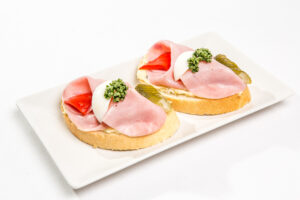 CHLEBÍČEK SE ŠUNKOU SPECIÁL